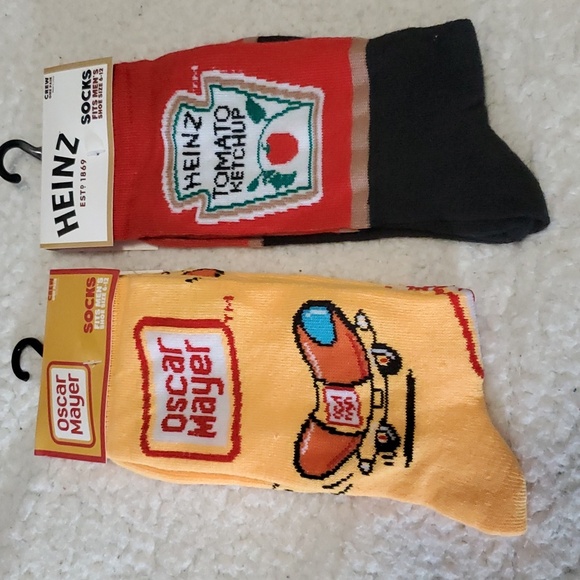 Beautiful 4pc nostalgic socks - Picture 2 of 4